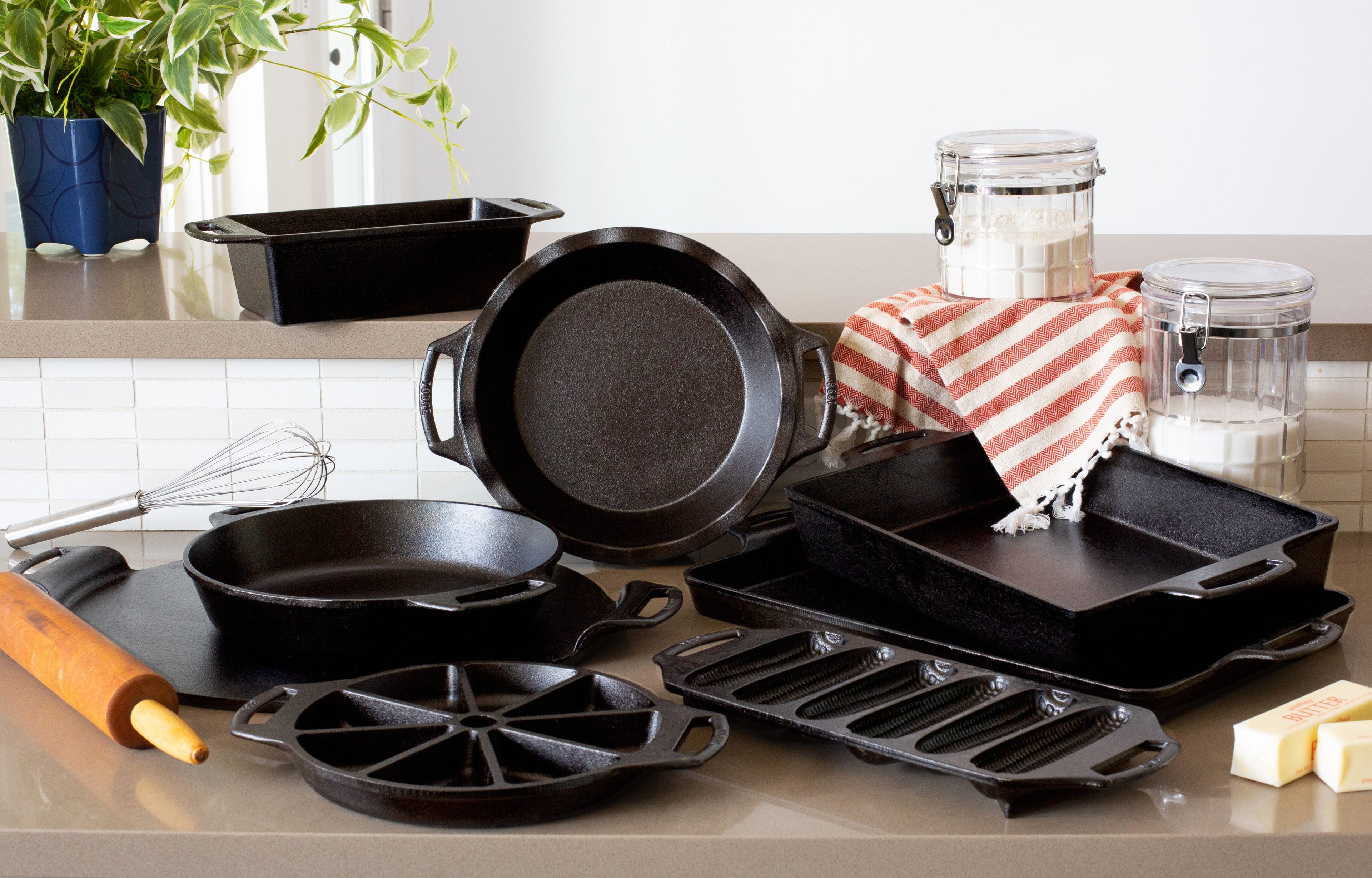 Lodge Cast Iron 10.25" Baker's Skillet Seasoned - BW10BSK