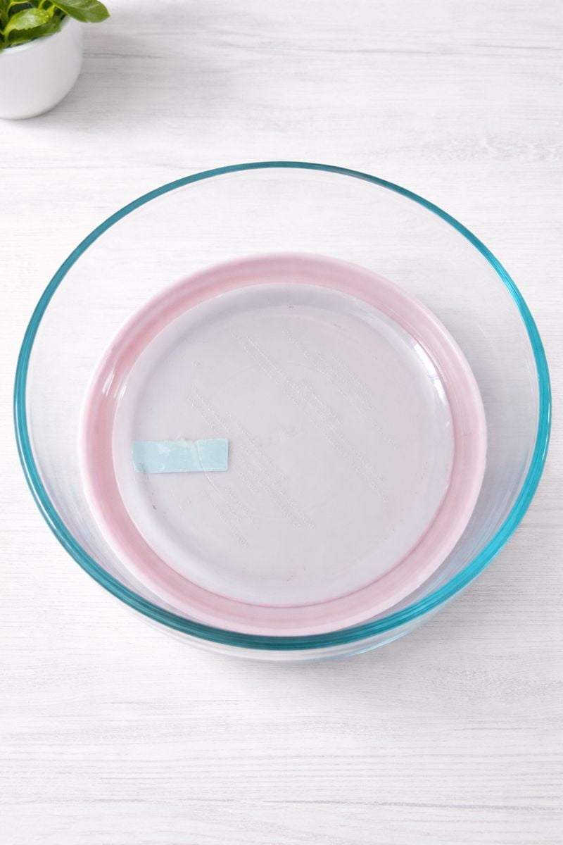Pyrex Simply Store Tinted Glass 7-Cup Round Storage Container with Lid – Pink